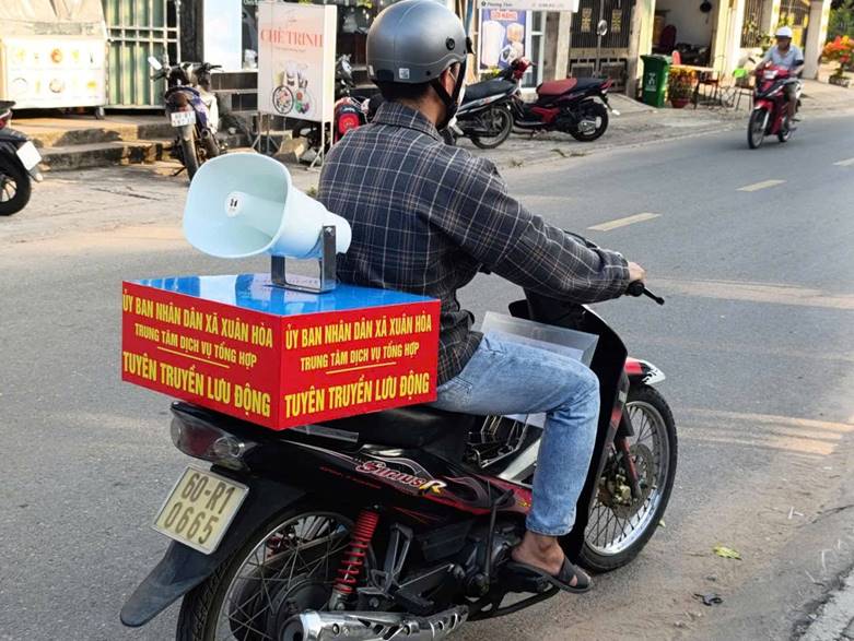 Có thể là hình ảnh về xe scooter, xe môtô và văn bản